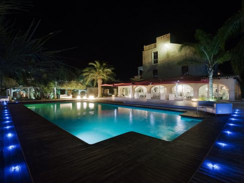 location per cerimonie con piscina e giardino a mondragone