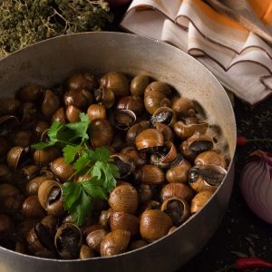 lumache in bianco con peperoncino e prezzemolo